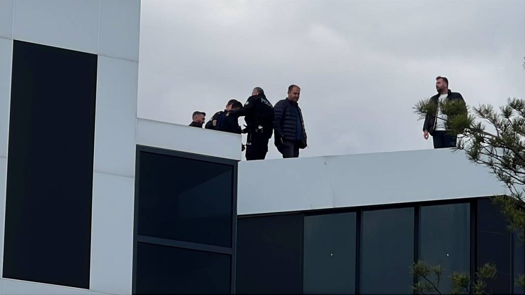 Konya'da çalıştığı firmadan alacaklı olan işçi yarı çıplak intihar girişiminde bulundu! Tam 3 saat sürdü 4